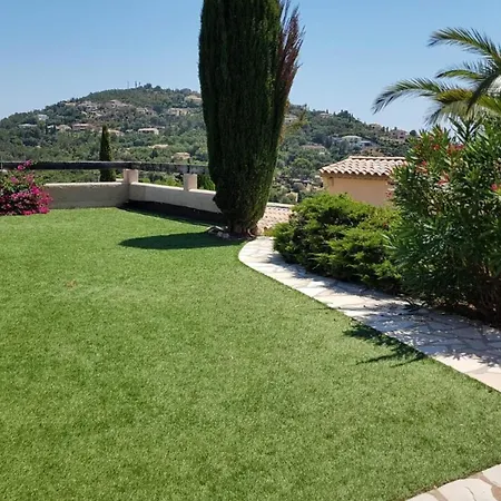 Charmante Familiale Avec Vue Mer * Saint-Raphael (Var)